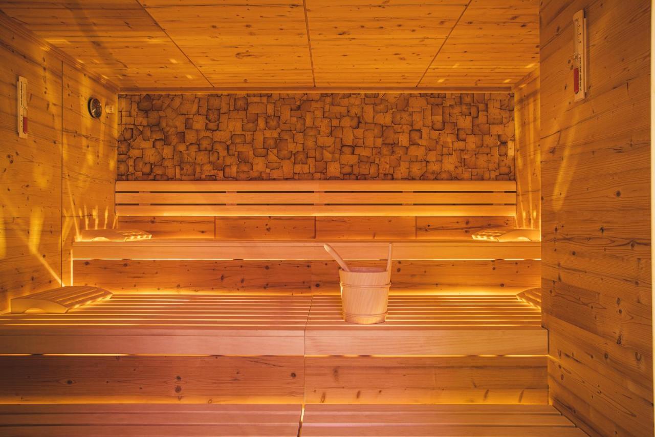 Austria Aparthotel Фис Екстериор снимка