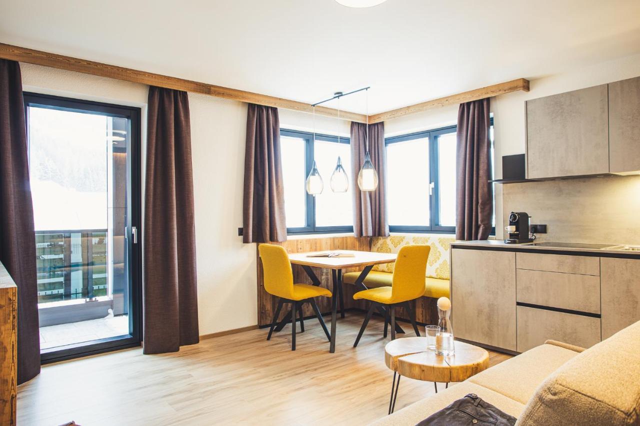 Austria Aparthotel Фис Екстериор снимка